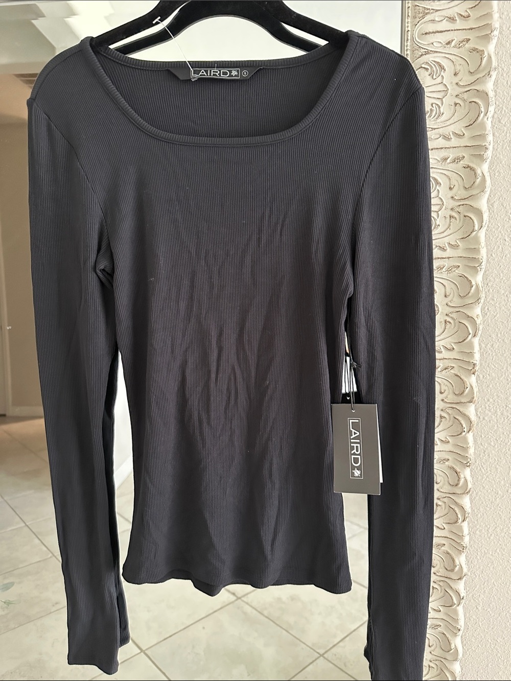 Laird Black Keyhole Ribbed Long-Sleeve Scoop Neck Top